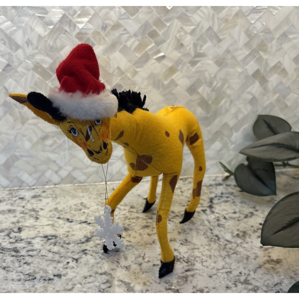 Annalee Doll Decorating Giraffe 2010 Exclusive Design Christmas Santa Hat animal
